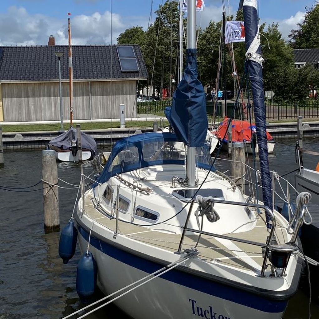 Beweegt niet Doorweekt negeren Hurley 800 Comfort - Tucker | Yachtcharter IJsselmeer | Friesland